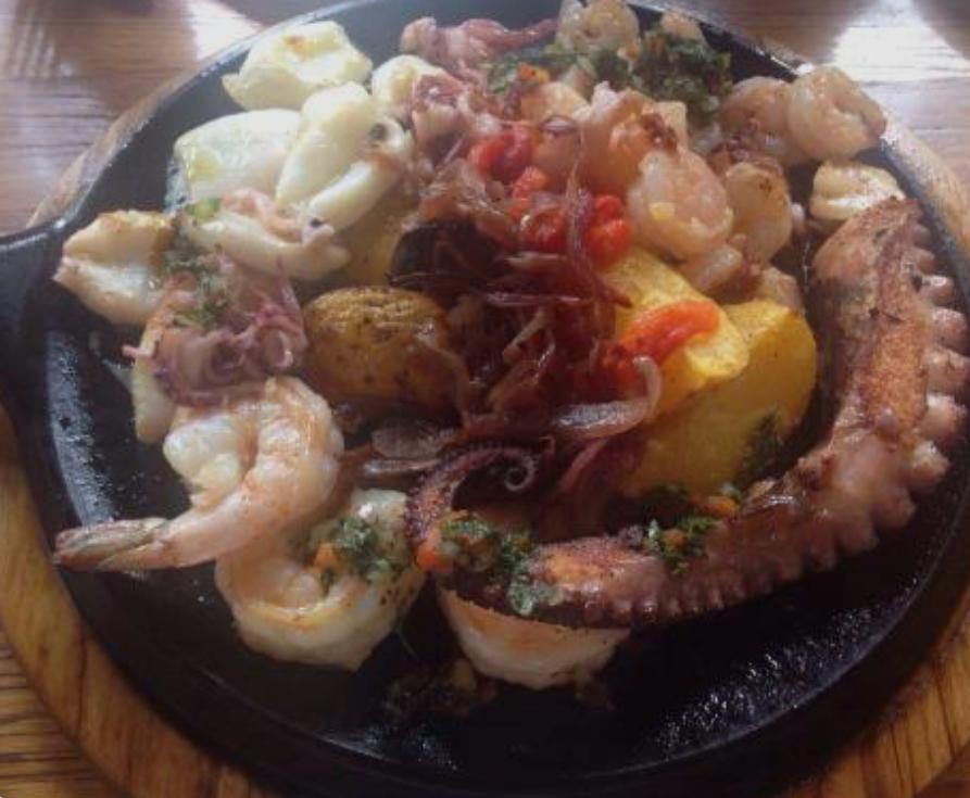 Pulpo y langostinos a la brasa con patatas - Sugerencia del chef, Restaurante Arguineguín